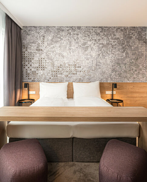 elaya-hotel-augsburg-apartment-doppelbett elaya hotel ausgburg: Doppelbett im Apartment