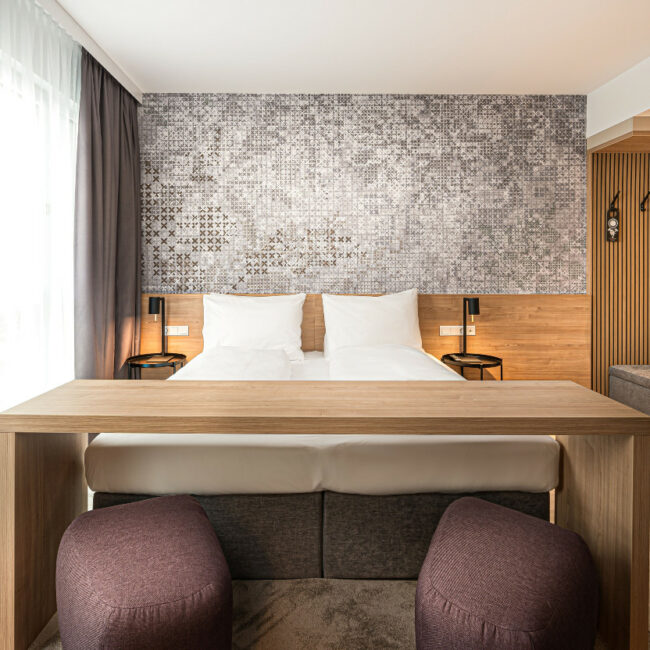 elaya-hotel-augsburg-apartment-doppelbett elaya hotel ausgburg: Doppelbett im Apartment