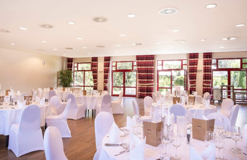 Bestuhlung für eine Hochzeit im elaya hotel frankfurt oberursel