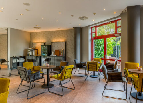 elaya-hotel-frankfurt-oberursel-lobby-kaffeemaschine Guten Kaffee gibts in der Lobby im elaya hotel frankfurt oberursel.
