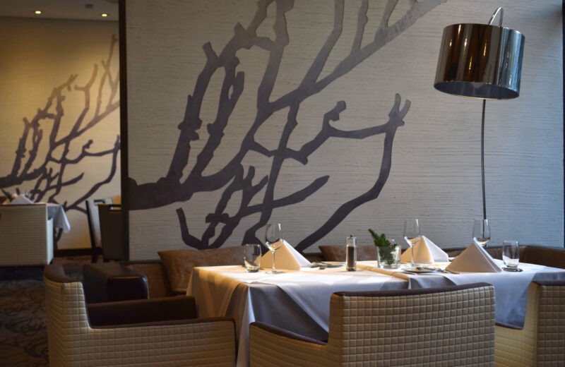 elaya hotel frankfurt oberursel: Gedeckter Tisch im Restaurant
