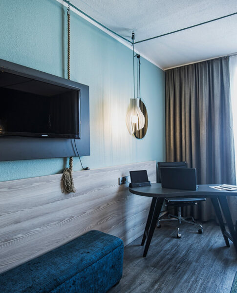 elaya hotel frankfurt oberursel: Fernseher im Superior Doppelzimmer