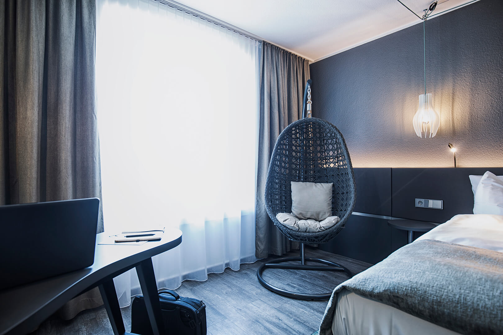 Sitzgelegenheit im Superior Doppelzimmer elaya hotel frankfurt oberursel