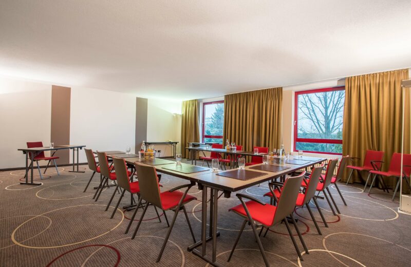 Tagungsraum in der U-Form bestuhlt elaya hotel frankfurt oberursel