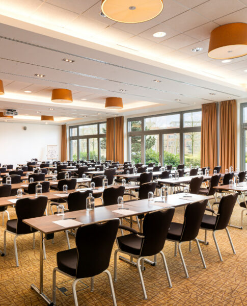 elaya-hotel-hamburg-finkenwerder-theater Großer Konferenzraum in Hamburg Finkenwerder