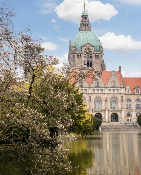 Das Neue Rathaus Hannover bewundern und im elaya hotel hannover city schlafen