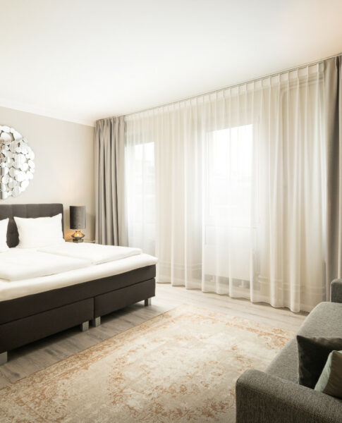 elaya-hotel-hannover-city-standard-doppelzimmer-sofa Gemütliche Atmosphäre im elaya hotel hannover city