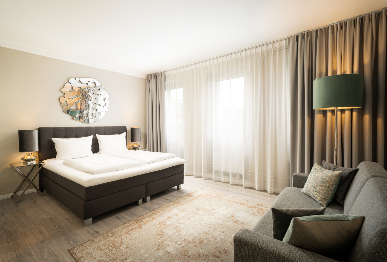 elaya-hotel-hannover-city-standard-doppelzimmer-sofa Gemütliche Atmosphäre im elaya hotel hannover city
