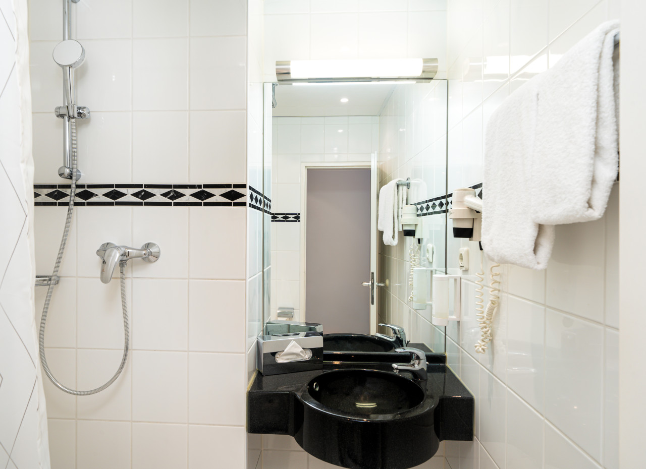 elaya-hotel-hannover-city-standard-einzelzimmer-badezimmer Badezimmer im elaya hotel hannover city