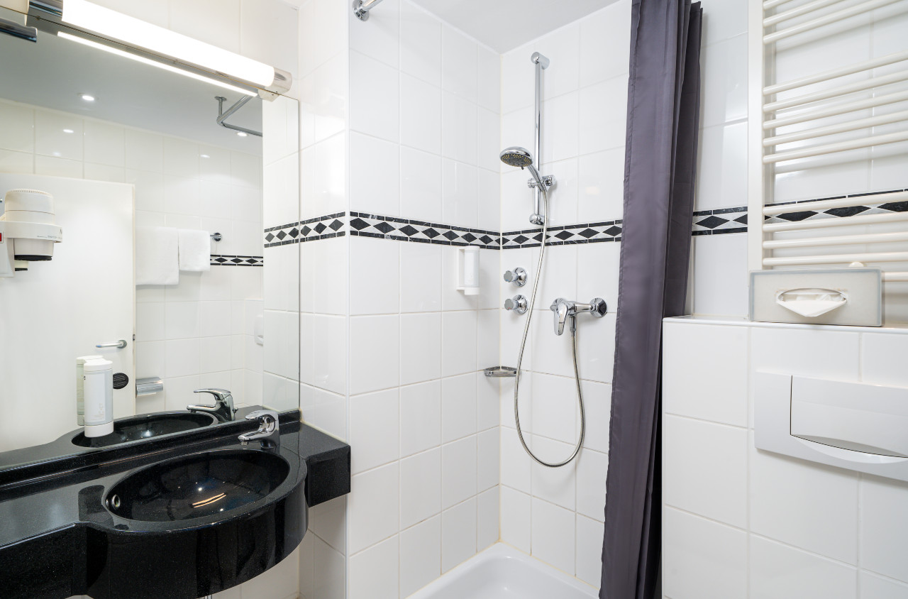 elaya-hotel-hannover-city-superior-einzelzimmer-badezimmer Badezimmer im elaya hotel hannover city
