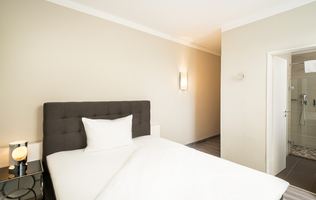 Gemütliches Bett zum übernachten im elaya hotel hannover city