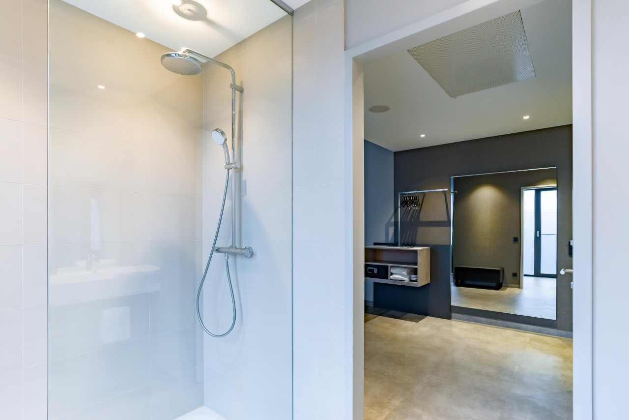 elaya-hotel-kevelaer-junior-suite-behindertengerechte-dusche Barrierefreie Dusche im elaya hotel kevelaer