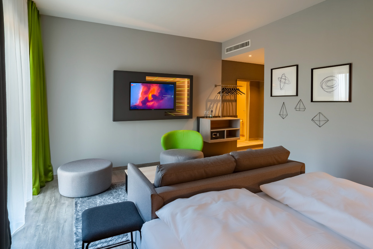 Modernes Design in einer junior suite im elaya hotel kevelaer