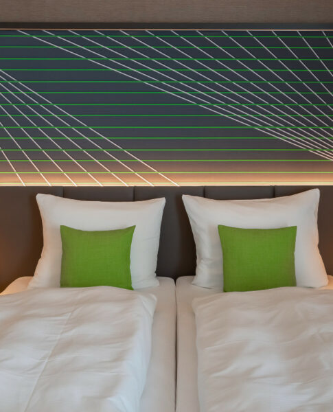 elaya-hotel-kevelaer-standard-doppelzimmer-bett Das gemütliche Bett im elaya hotel kevelaer