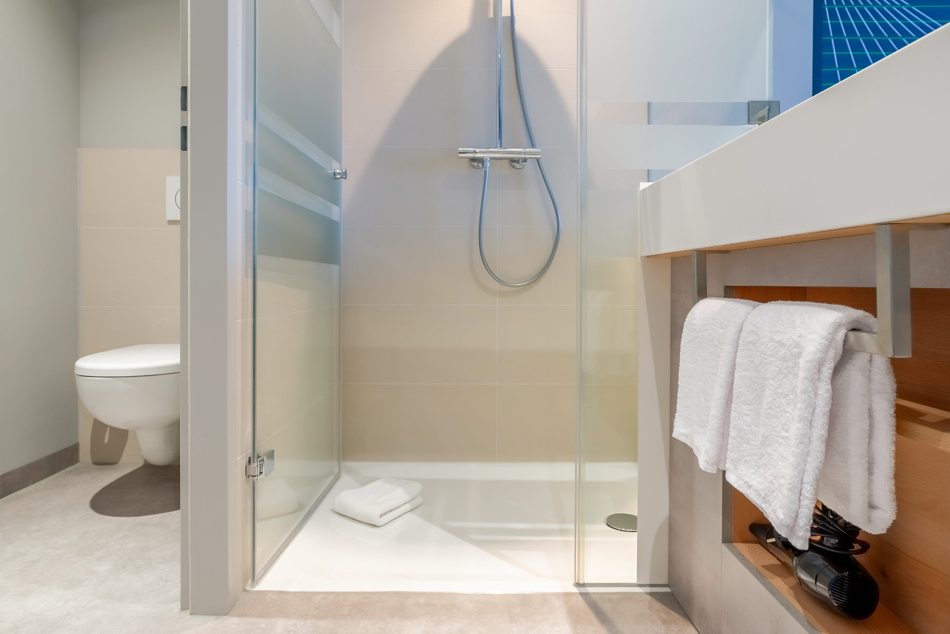elaya-hotel-kevelaer-superior-doppelzimmer-badezimmer Badezimmer im elaya hotel kevelaer