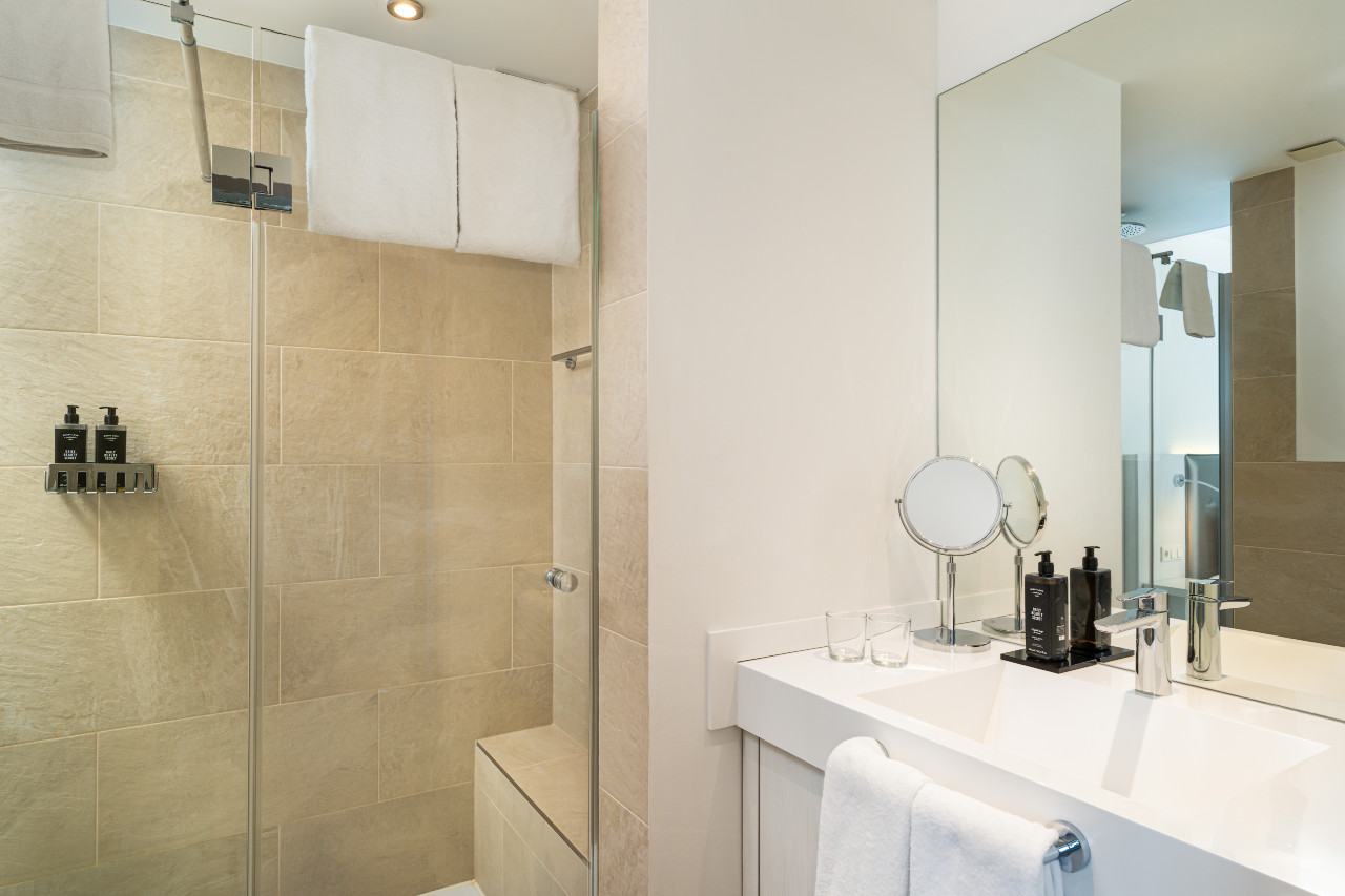 Modernes Design auch im Badezimmer im elaya hotel kleve