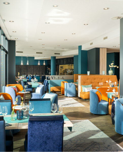elaya-hotel-kleve-restaurant-bestuhlung Restaurant und Lounge im elaya hotel kleve