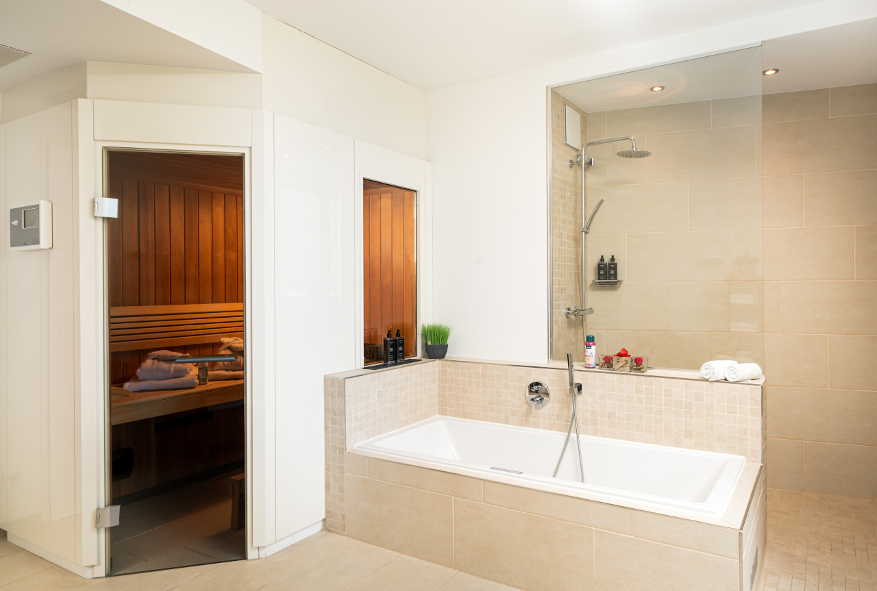 elaya-hotel-kleve-suite-sauna Luxus in einer Suite im elaya hotel kleve erleben