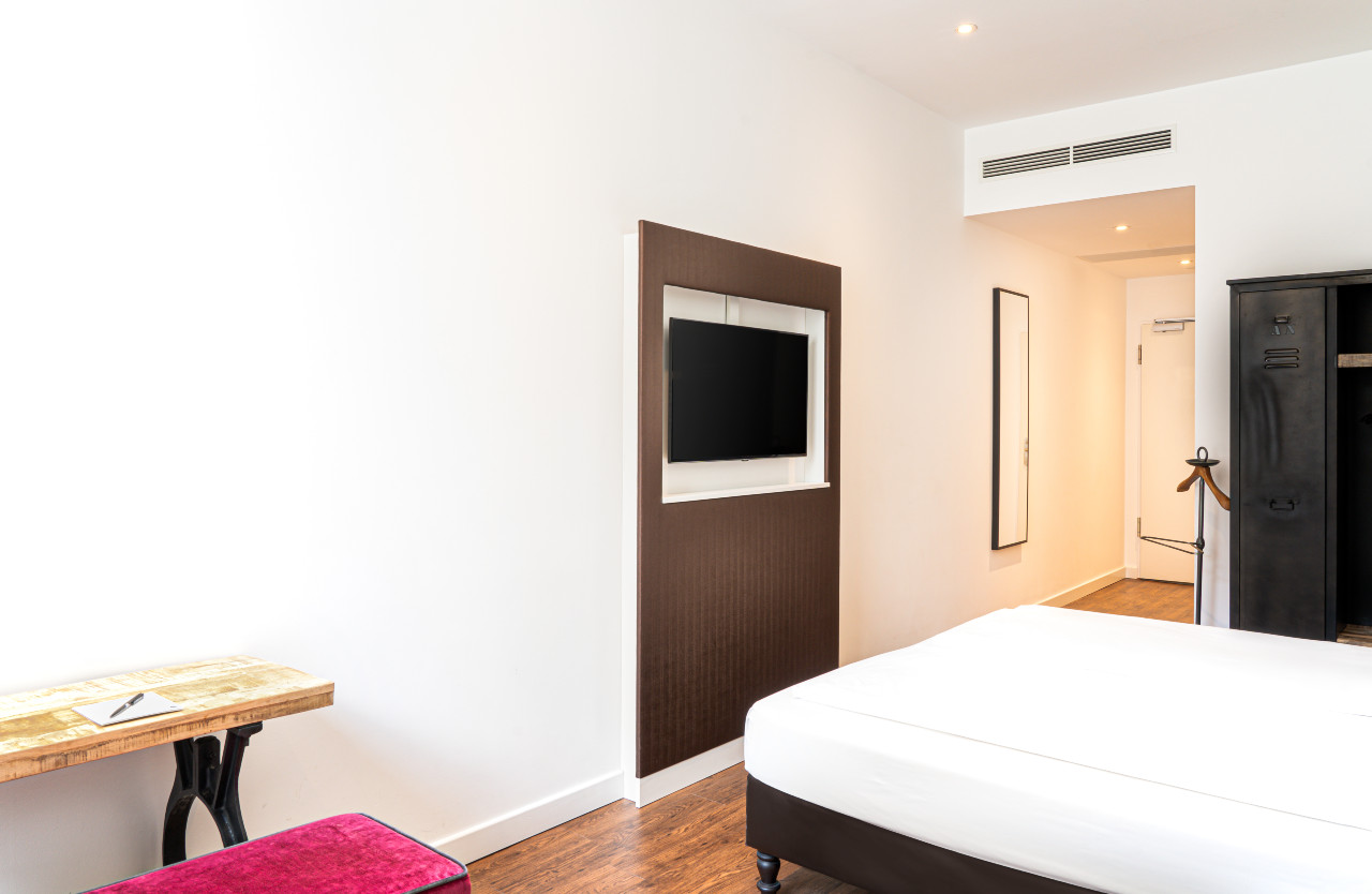 elaya-hotel-leipzig-city-center-standard-doppelzimmer-fernseher Ein Doppelzimmer im elaya hotel leipzig city center