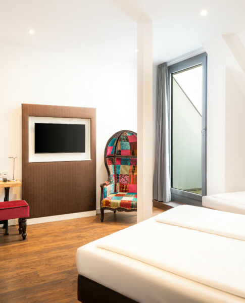 elaya-hotel-leipzig-city-center-superior-dreibettzimmer-doppelbett-einzelbett Platz für drei im Superior Dreibettzimmer im elaya hotel leipzig city center