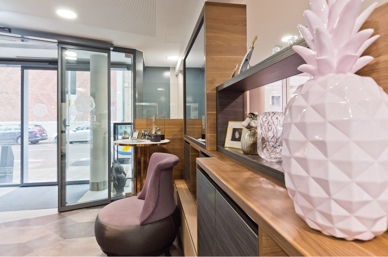 elaya-hotel-munich-city-oeffentliche-bereiche-ananas