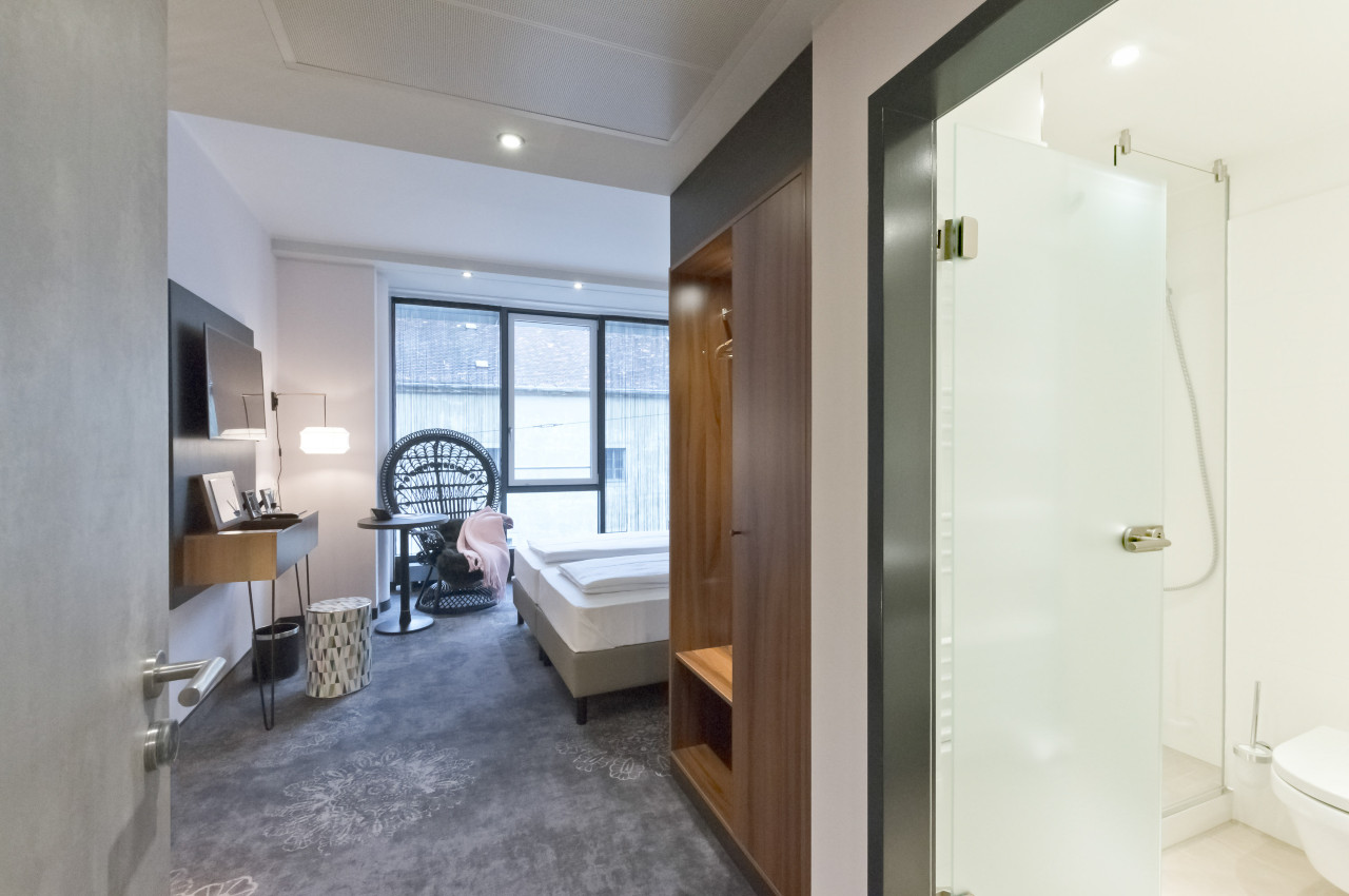 Übersicht über ein Standard Doppelzimmer im elaya hotel munich city