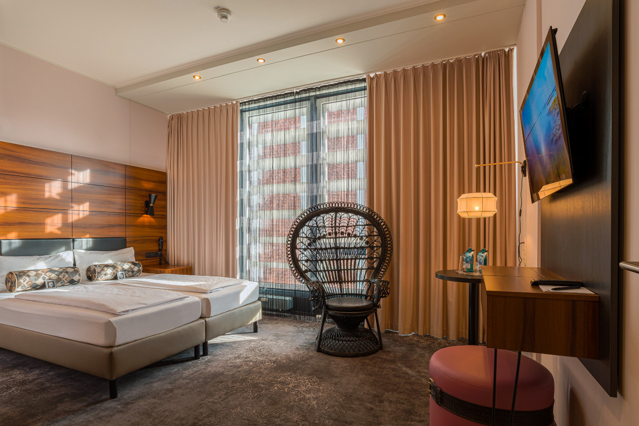 elaya-hotel-munich-city-superior-doppelzimmer-doppelbett Stylisches Superior Doppelzimmer im elaya hotel munich city