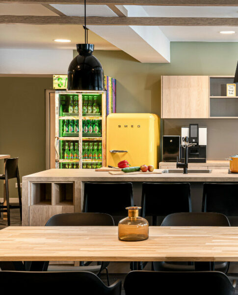elaya-hotel-oberhausen-social-kitchen-einrichtung Kochen verbindet. Die Social Kitchen im elaya hotel oberhausen