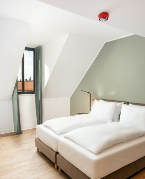 elaya-hotel-regensburg-city-center-doppelzimmer-behindertengerecht Barrierefreies Doppelzimmer im elaya hotel regensburg city center