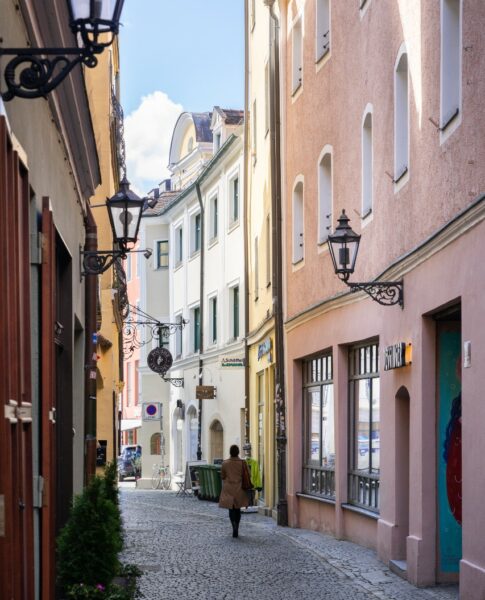 Die Altstadt von Regensburg erkunden und im elaya hotel regensburg city center schlafen