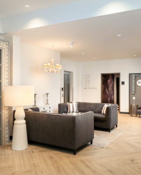 elaya-hotel-regensburg-city-center-rezeption-lobby-lounge Wilkommen in Regensburg. Wilkommen im elaya hotel regensburg city center