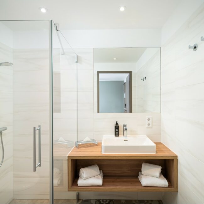 Badezimmer in einem Superior Doppelzimmer im elaya hotel regensburg city center