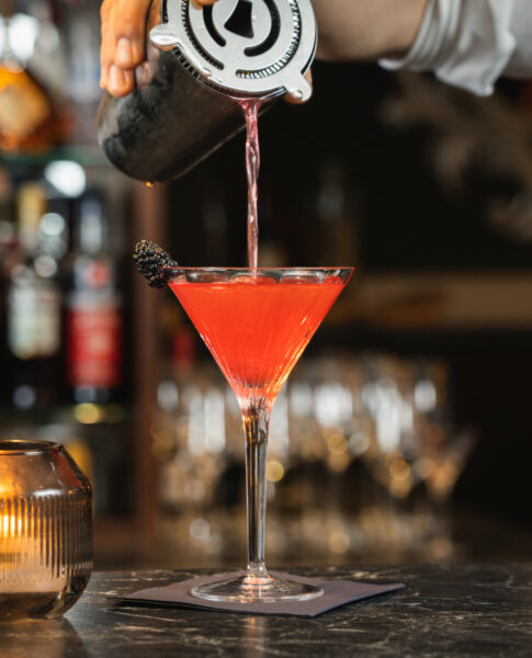 Cocktail im elaya hotel steinplatte