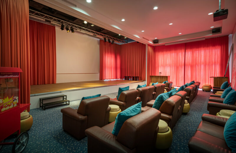 Das Kino im Hotel: im elaya hotel steinplatte