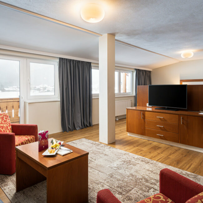 Mehr Luxus auf deiner Reise? Buche eine Suite im elaya hotel steinplatte