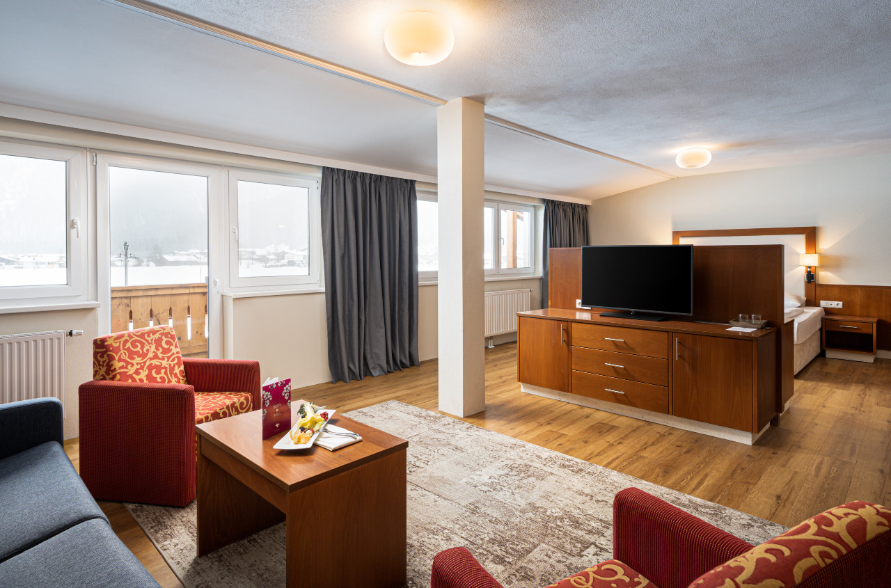 Mehr Luxus auf deiner Reise? Buche eine Suite im elaya hotel steinplatte