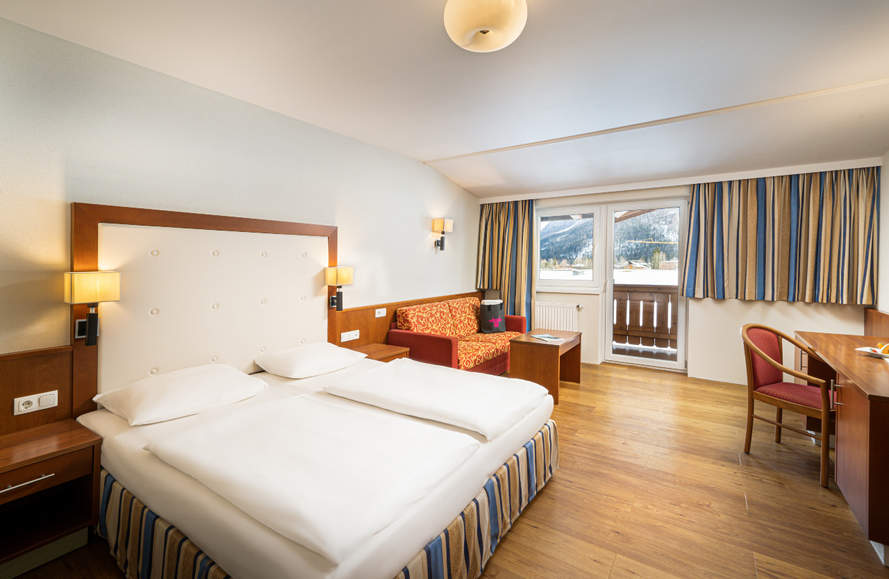 Schlafen mit Alpenblick: Die Superior Doppelzimmer im elaya hotel steinplatte