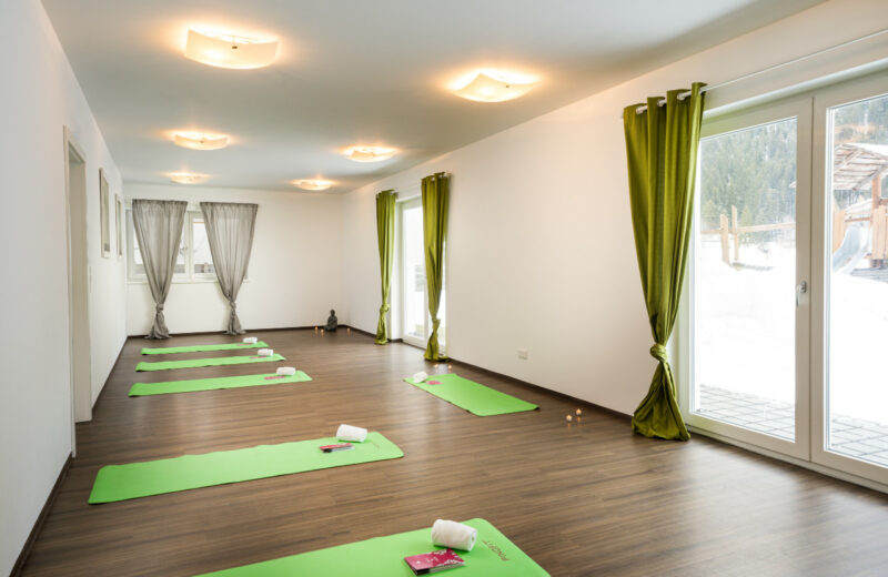 Yoga in den Alpen im elaya hotel steinplatte