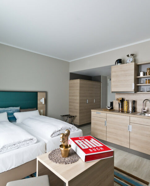 elaya-hotel-stuttgart-boeblingen-apartment-doppelbett Großes Doppelbett in den Apartments im elaya hotel stuttgart boeblingen