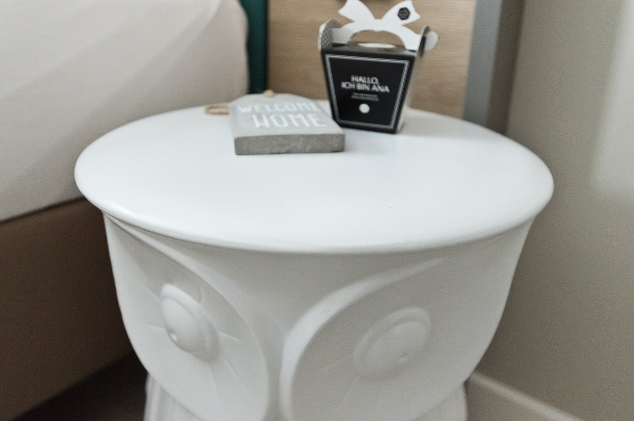 ana-living-stuttgart-boeblingen-by-arthotel-ana-apartment-nachttisch