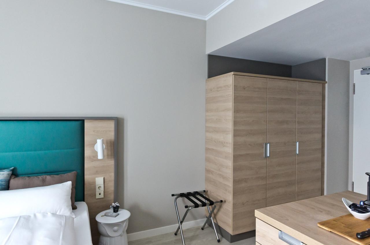elaya-hotel-stuttgart-boeblingen-apartment-schrank Die Apartments im elaya hotel stuttgart boeblingen