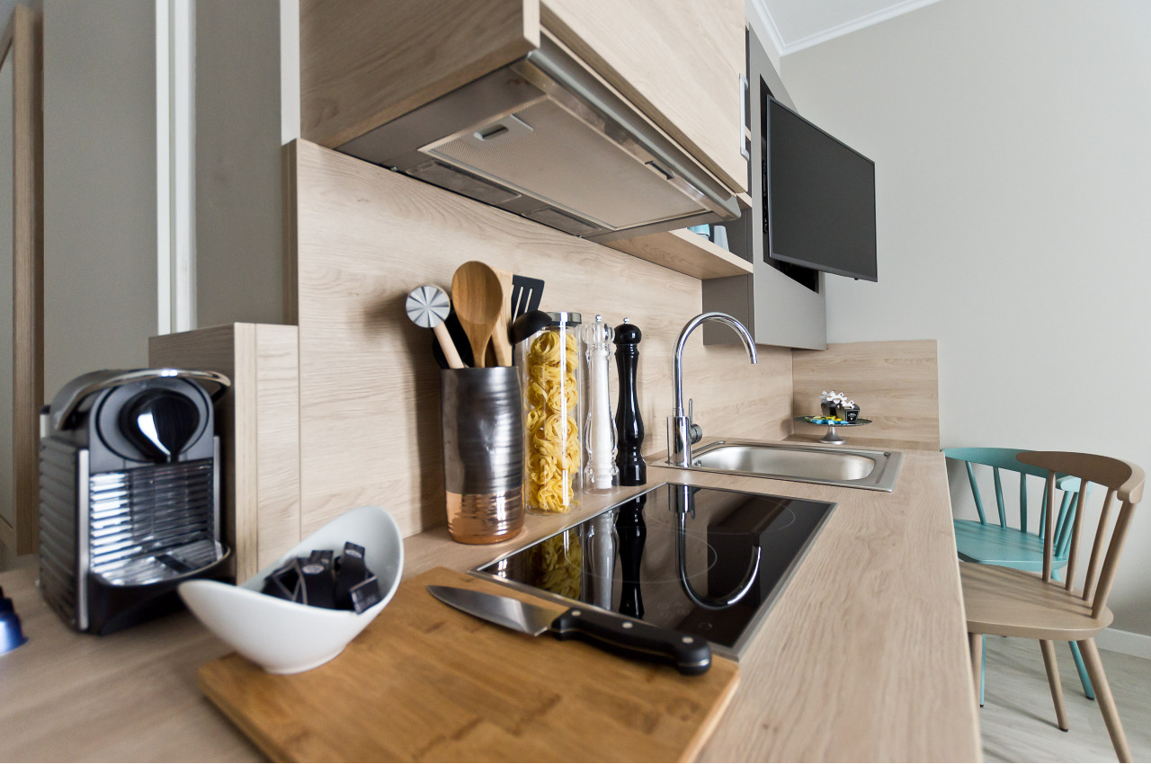 elaya-hotel-stuttgart-boeblingen-apartment-zubehoer-kitchenett Küchenausstattung in einem Apartment im elaya hotel stuttgart boeblingen