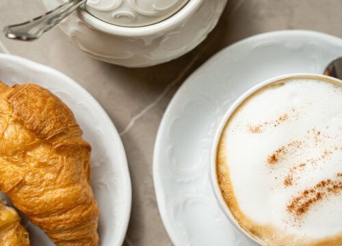 elaya-hotel-vienna-city-center-croissant-kaffee Frühstücken in Wien: Frühstücken im elaya hotel vienna city center