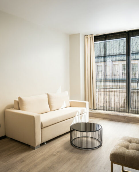 elaya-hotel-vienna-city-center-junior-suite-wohnbereich Mehr Luxus auf Reisen in den Junior Suiten im elaya hotel vienna city center