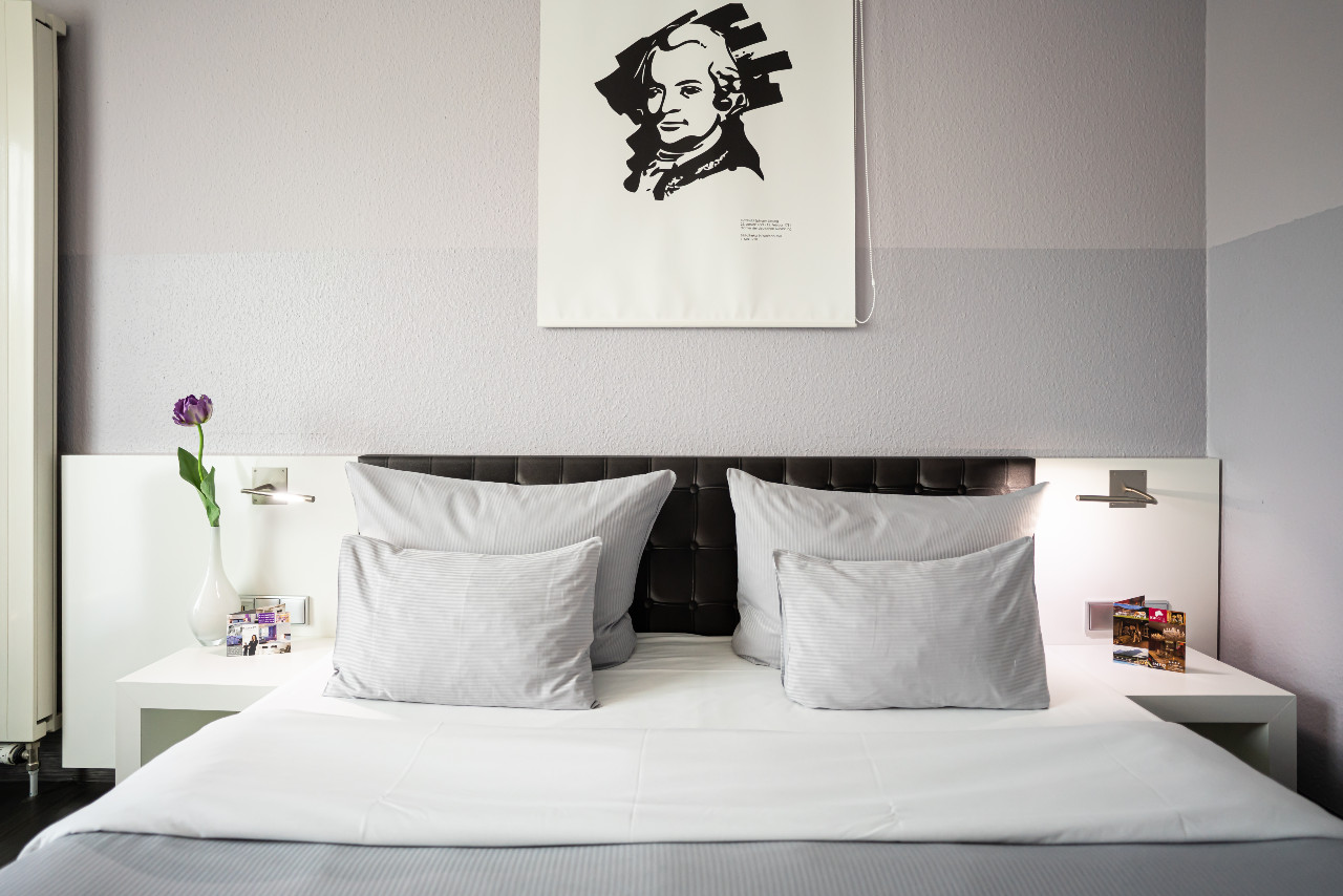 elaya-hotel-wolfenbuettel-dopelbett-standard-doppelzimmer Großes Doppelbett in den Doppelzimmern im elaya hotel wolfenbuettel