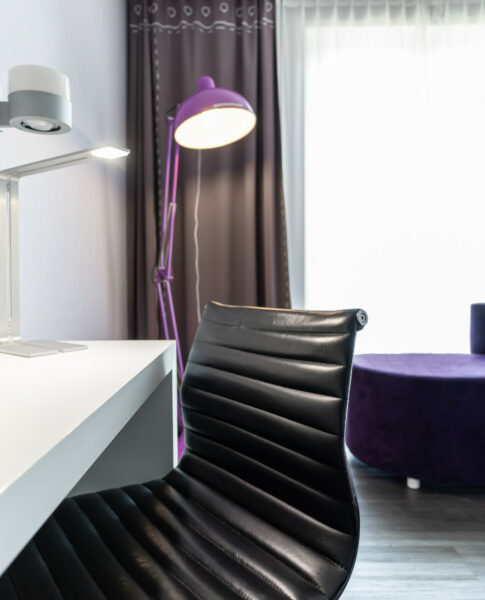 Platz zum Arbeiten bieten die Doppelzimmer im elaya hotel wolfenbuettel