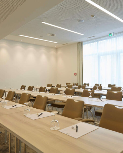 elaya-hotel-kleve-tagungsraum-front Buche jetzt Deinen Tagungsraum im elaya hotel kleve