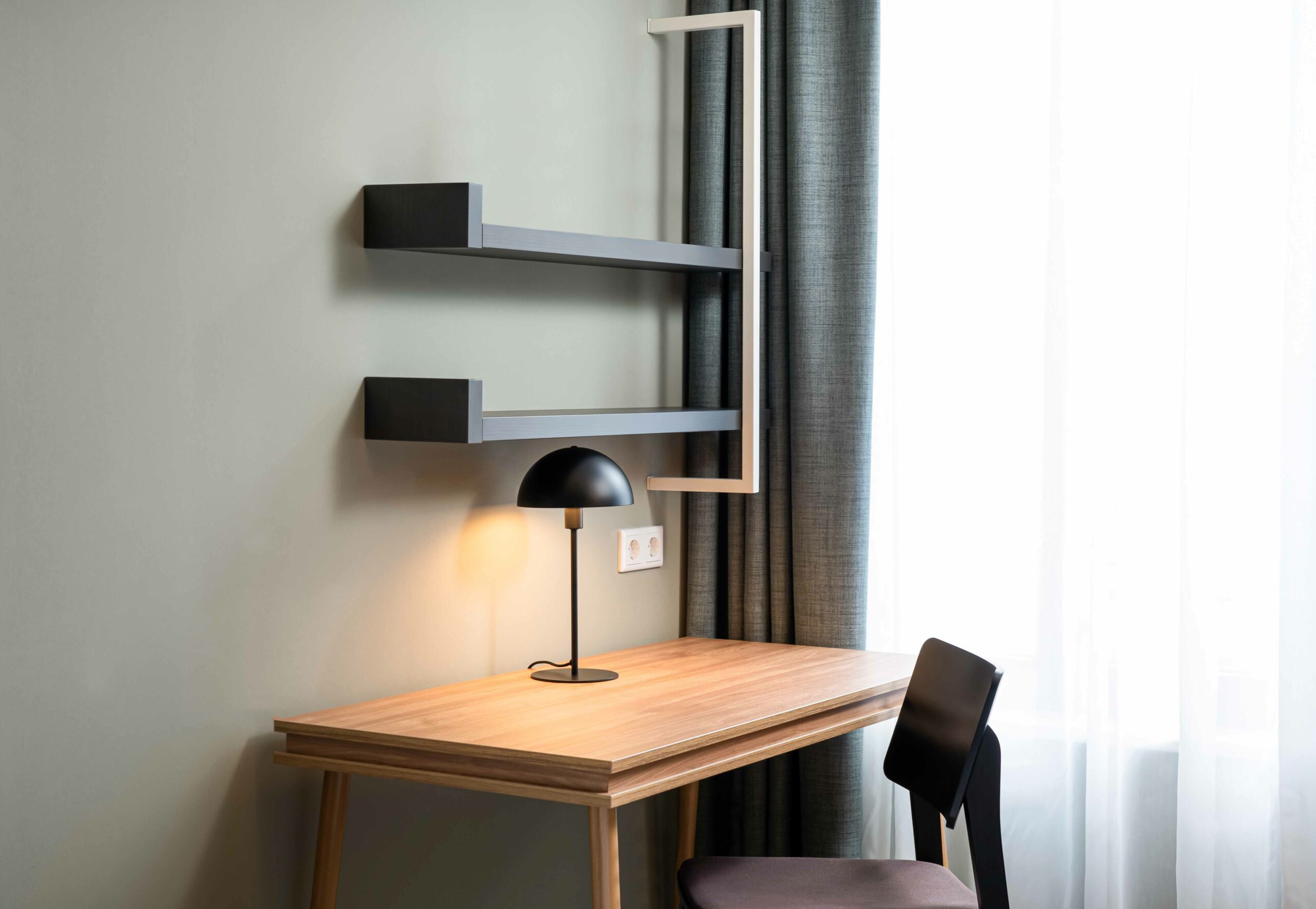 elaya-hotel-regensburg-city-center-detail-aufnahme-schreibtisch Auch Platz zum arbeiten bieten die Zimmer im elaya hotel regensburg city center