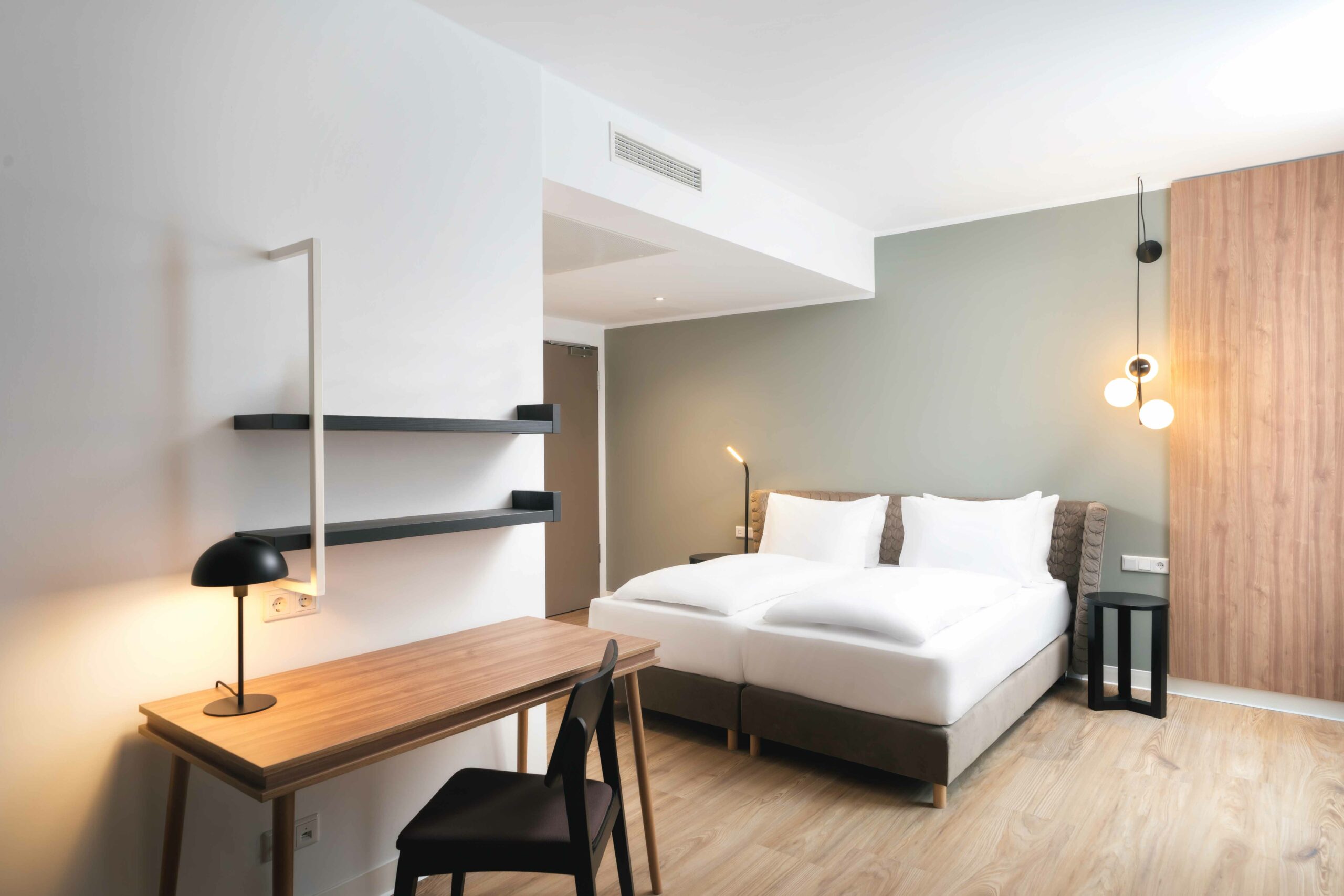 elaya-hotel-regensburg-city-center-superior-doppelzimmer-bett Die Superior Doppelzimmer im elaya hotel regensburg city center