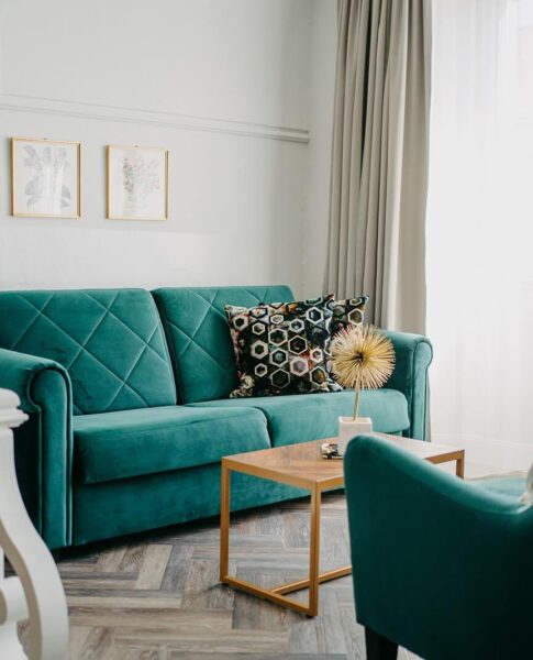 junior-suite-wohnbereich-im-elaya-hotel-villach Schlafen & chillen. Das kannst Du gut im elaya hotel villach.
